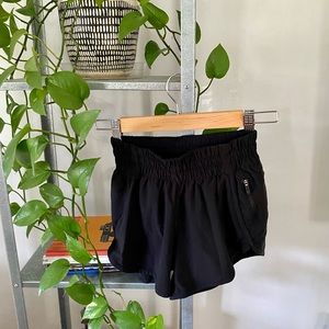 Black barely worn lulu lemon runner shorts! Lined inside!